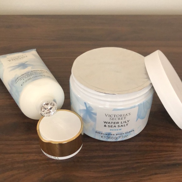 ✨Victoria’s Secret Body Care Scrub Lotion Set - Picture 8 of 8